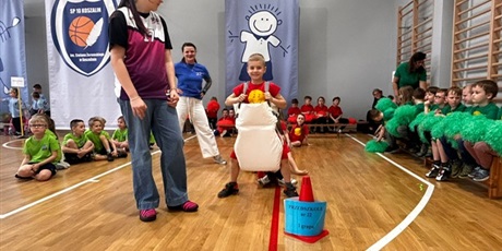 "Sportowe potyczki pierwszaków i przedszkolaków w SP 10"