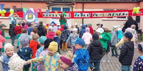 XIII Święto Optymizmu - Królewski Ogród Kompetencji - impreza ogòlnoprzedszkolna